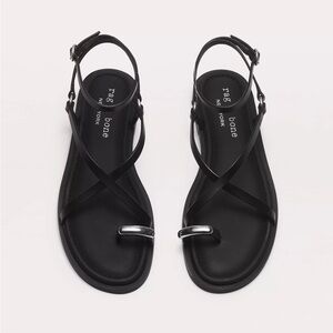 NWT Geo Toe Ring Sandals